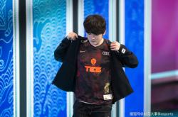 爱游戏网站平台-Karsa连续十二场比赛得分超过持续失利，老鹰不断突破！